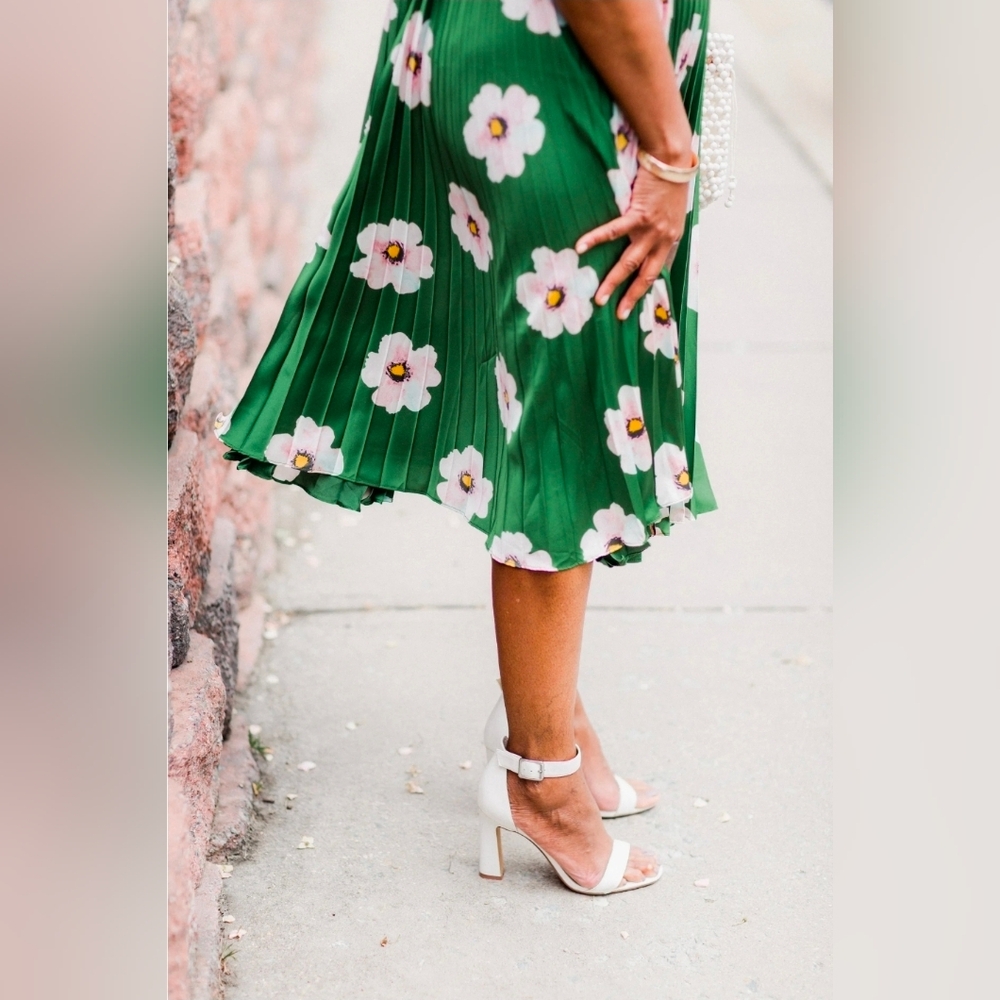 Maggy London Green Floral Pleated Wrap Midi Dress - Size 16 - Picture 3 of 8